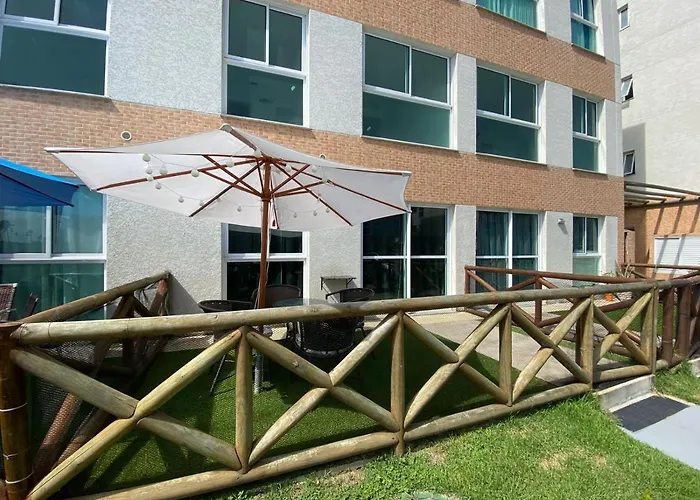 Flat Terreo Muro Alto Condominio Clube Com Sala Reversivel Para Segundo Quarto